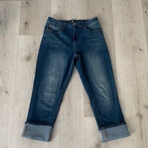 Frye jeans medium Wash size 6/28 style stretchy